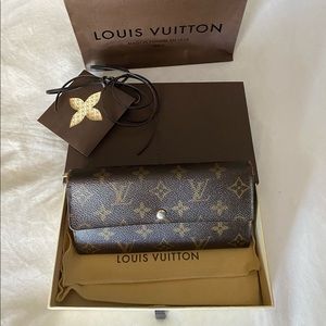 LOUIS VUITTON Sarah wallet